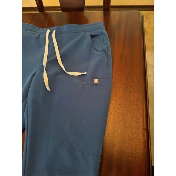 Figs Technical Collection Cargo Pant - Picture 3 of 8